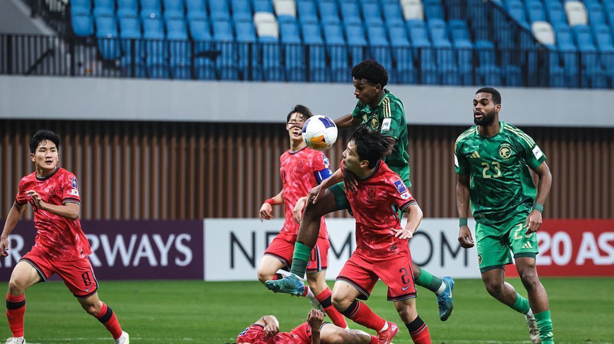 一场经典之战！亚洲杯点燃球迷热情