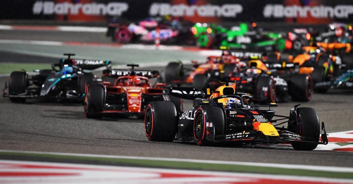 关于雷诺车队险胜红牛车队，拉塞尔统治全场的信息