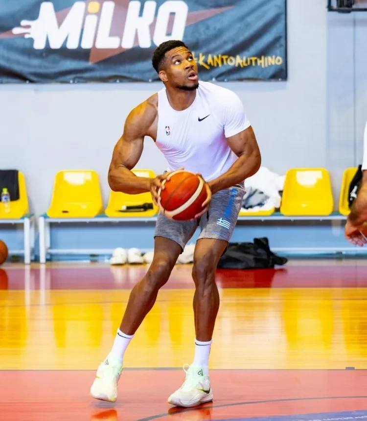 国王鏖战青岛队，约基奇刷新纪录