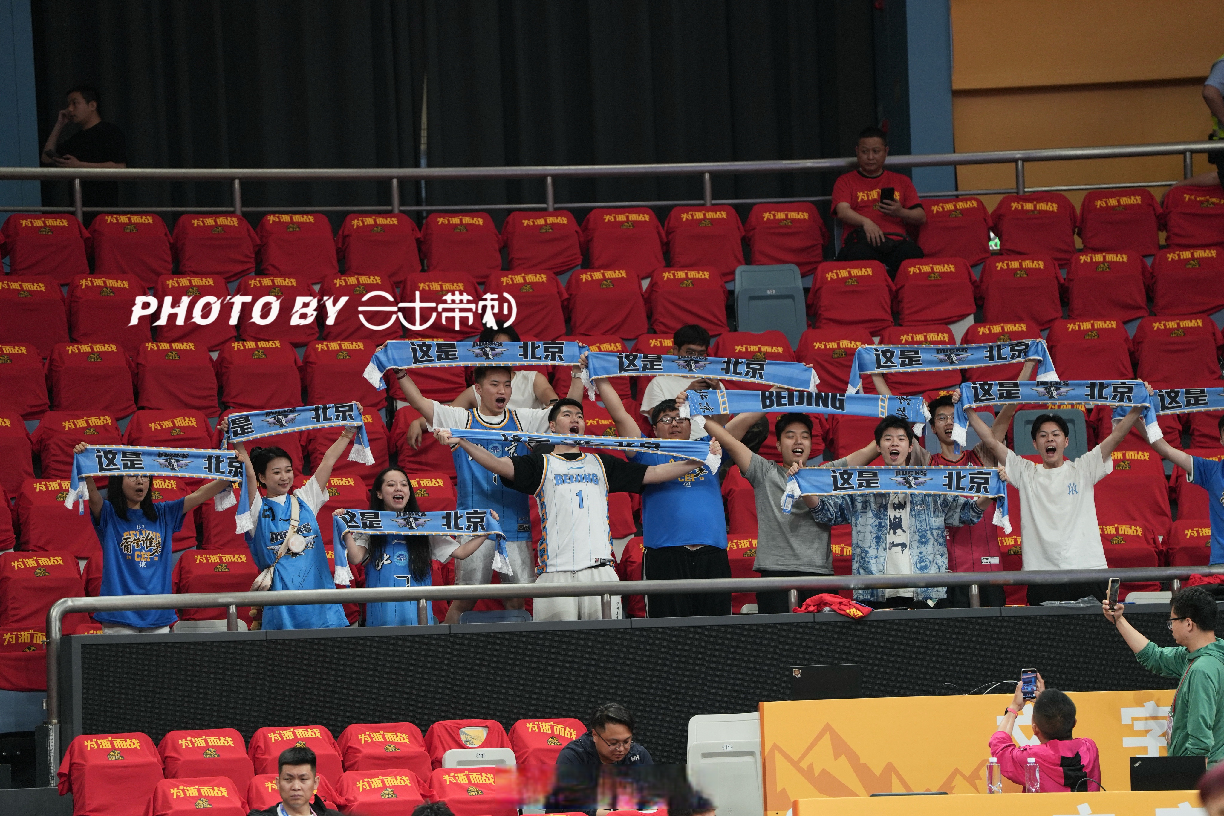 深圳队鏖战北京队，米切尔统治全场