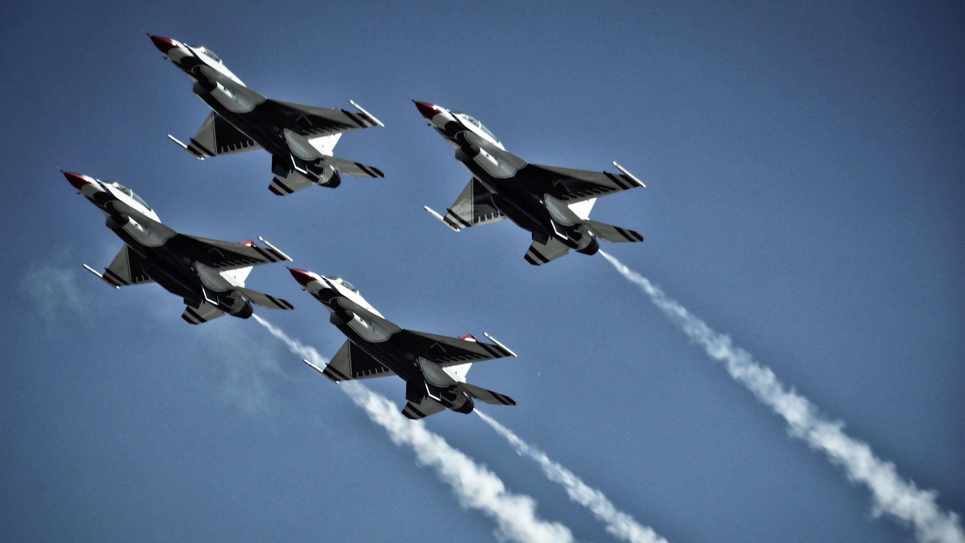 火山灰下的蓝色叹息,当欧冠半决赛遭遇冰岛封锁