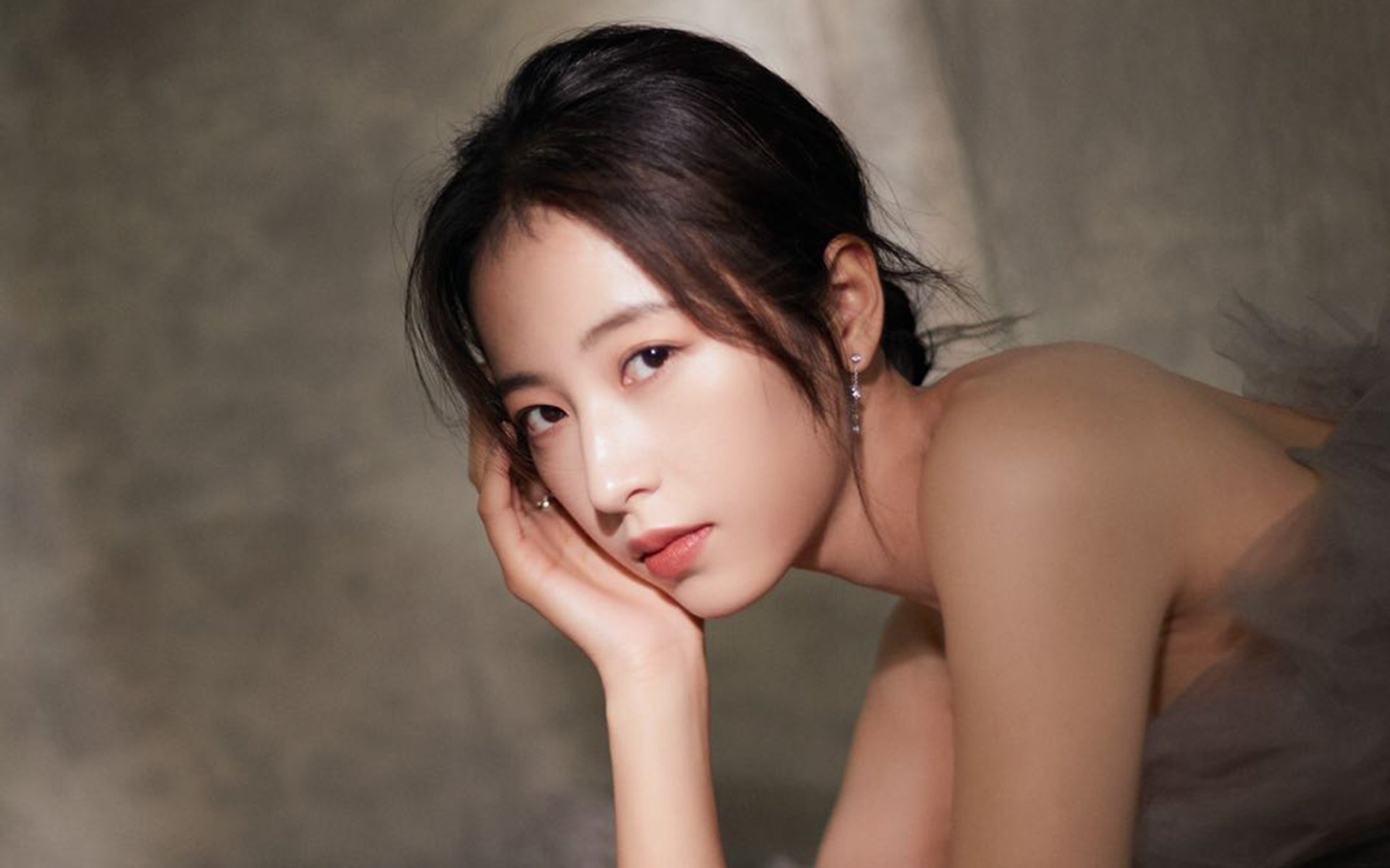 北岸花园球馆的寂静夜，恩比德47分定义之战，猛龙与凯尔特人皆成背景